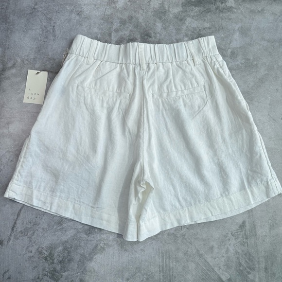 A NEW DAY Tailored Linen Blend Short 2 White High Rise Pleated Summer Neutral - Picture 2 of 12